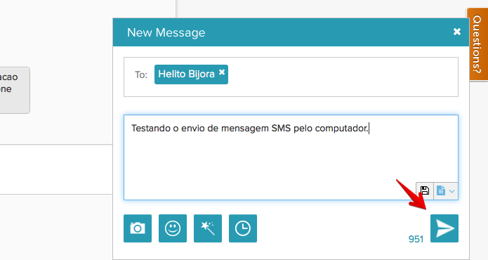 Enviando mensagem pelo computador (Foto: Reprodução/Helito Bijora)