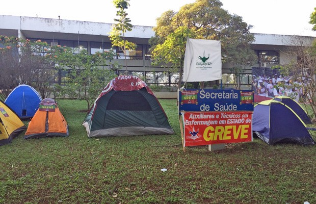 G T Cnicos Em Enfermagem Em Greve Acampam No Pr Dio Da Sa De No Df