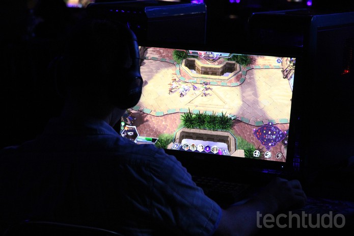 Jogo foi testado durante a Blizzcom 2014 (Foto: Anna Kellen Bull/TechTudo) Jogo foi testado durante a Blizzcom 2014 (Foto: Anna Kellen Bull/TechTudo)