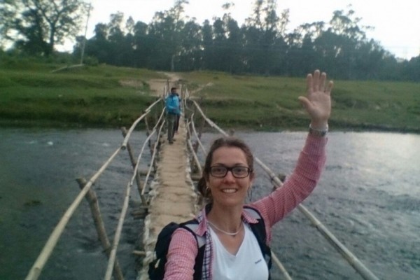 Camila Matiello Redins, de 32 anos, passava férias em Katmandu (Foto: Camila Matiello/ Arquivo Pessoal)