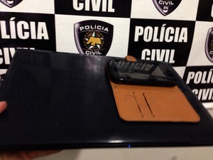 Notebook e celular do suspeito foram apreendidos e encaminhados para perícia (Foto: Wellington Guedes/G1)