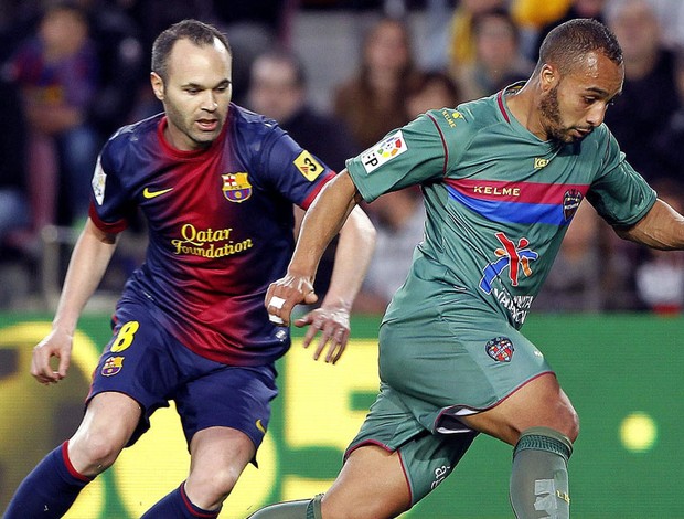 Iniesta barcelona Nabil El Zhar levante (Foto: Agência EFE)