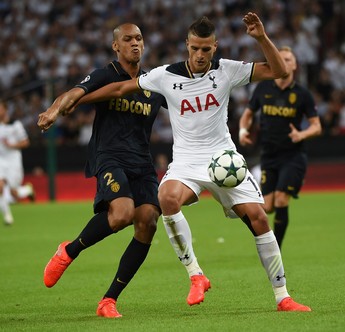 Brasileiro Fabinho do Monaco marca o argentino Lamela do Tottenham (Foto: EFE) Brasileiro Fabinho do Monaco marca o argentino Lamela do Tottenham (Foto: EFE)