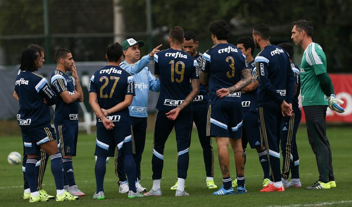 Palmeiras aposta no elenco para embalar em sequência decisiva
