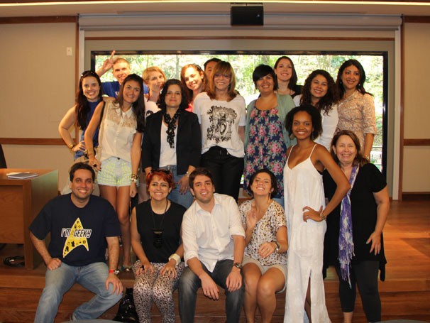 Glória Perez e blogueiros em encontro no Projac (Foto: Divulgação/TV Globo)