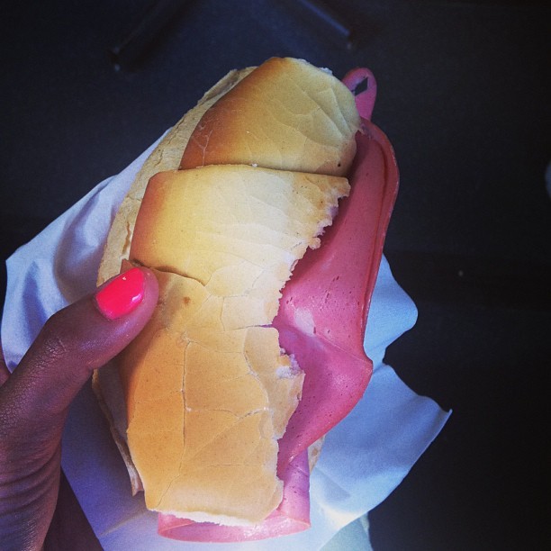 Sthefany Brito posta foto de sanduiche (Foto: Instagram/Reprodução)