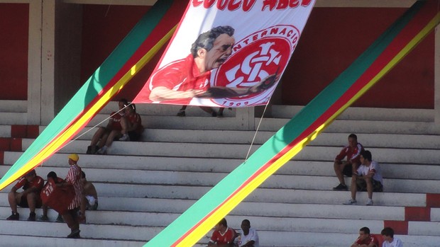 Bandeira em homenagem a Abel Braga (Foto: Eduardo Cecconi/Globoesporte.com)