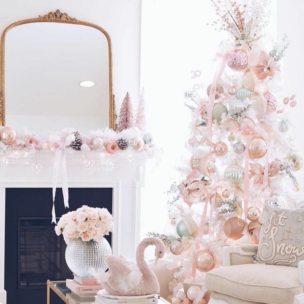 Hoje é dia de montar a árvore de Natal! Inspire-se com 8 ideias (Foto: Reprodução/Instagram @the.pink.dream)