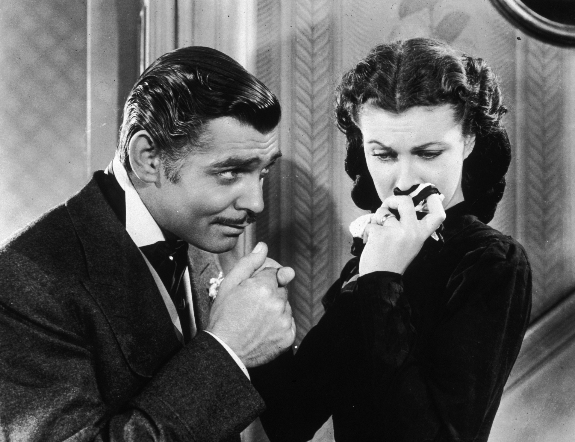 A produção de ‘E o Vento Levou…’ (1939) achava que Vivien não resistiria aos encantos de Gable, no entanto, a atriz não suportava fazer as cenas de beijo com ele por causa do mau hálito. (Foto: Getty Images)