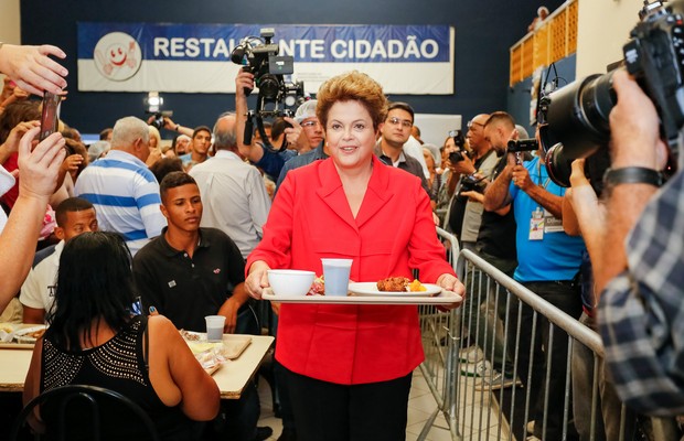 Dilma Rousseff na visita ao Restaurante Cidadão Getúlio Vargas (Foto: Ichiro Guerra/Divulgação)