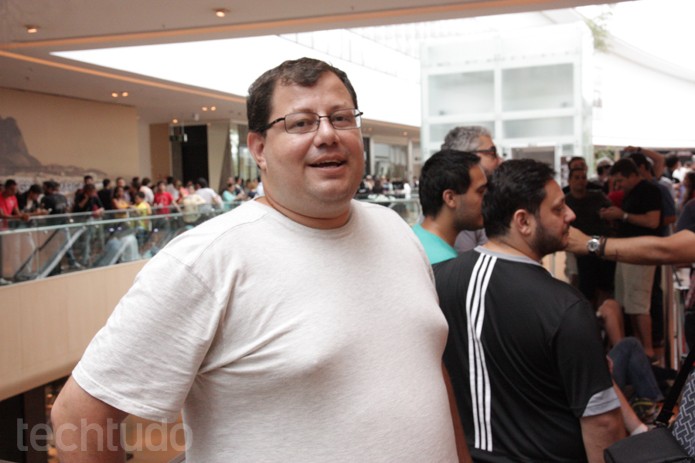 Diogo Cuba Guedes, primeiro da fila da Apple Store Brasil (Foto: Allan Melo / TechTudo) Diogo Cuba Guedes, primeiro da fila da Apple Store Brasil (Foto: Allan Melo / TechTudo)