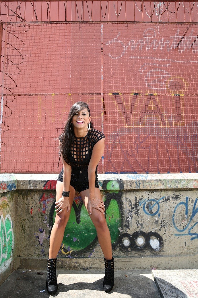 Tainá Grando em ensaio inspirado no funk (Foto: Carol Caminha/Gshow)
