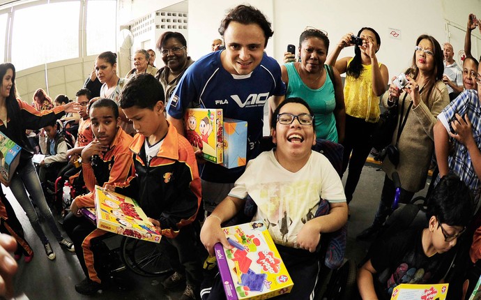 Felipe Massa Crianças pilotos futebol (Foto: Marcos Ribolli / Globoesporte.com)