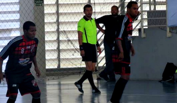 Com 12 pontos, o Racing é líder do Grupo A e avançou às semifinais do Metropolitano adulto de futsal (Foto: Divulgação/Fesfs)