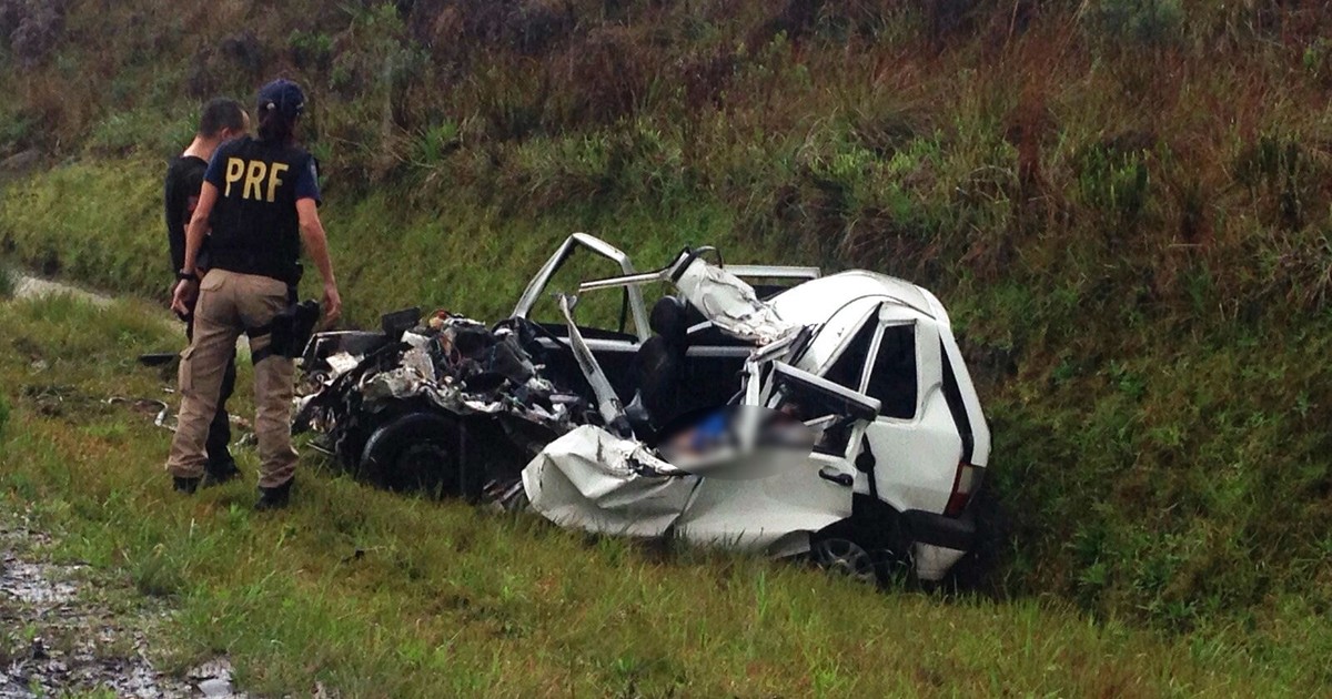 G1 Casal Morre Em Acidente Entre Carro E Caminhão Na Br 282 Em Lages Sc Notícias Em Santa