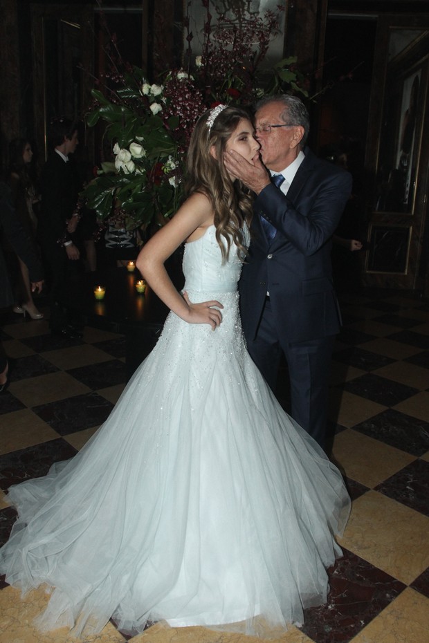 Filha de Carlos Alberto de Nóbrega torce para que pai se recupere da Covid19 Jajá estaremos