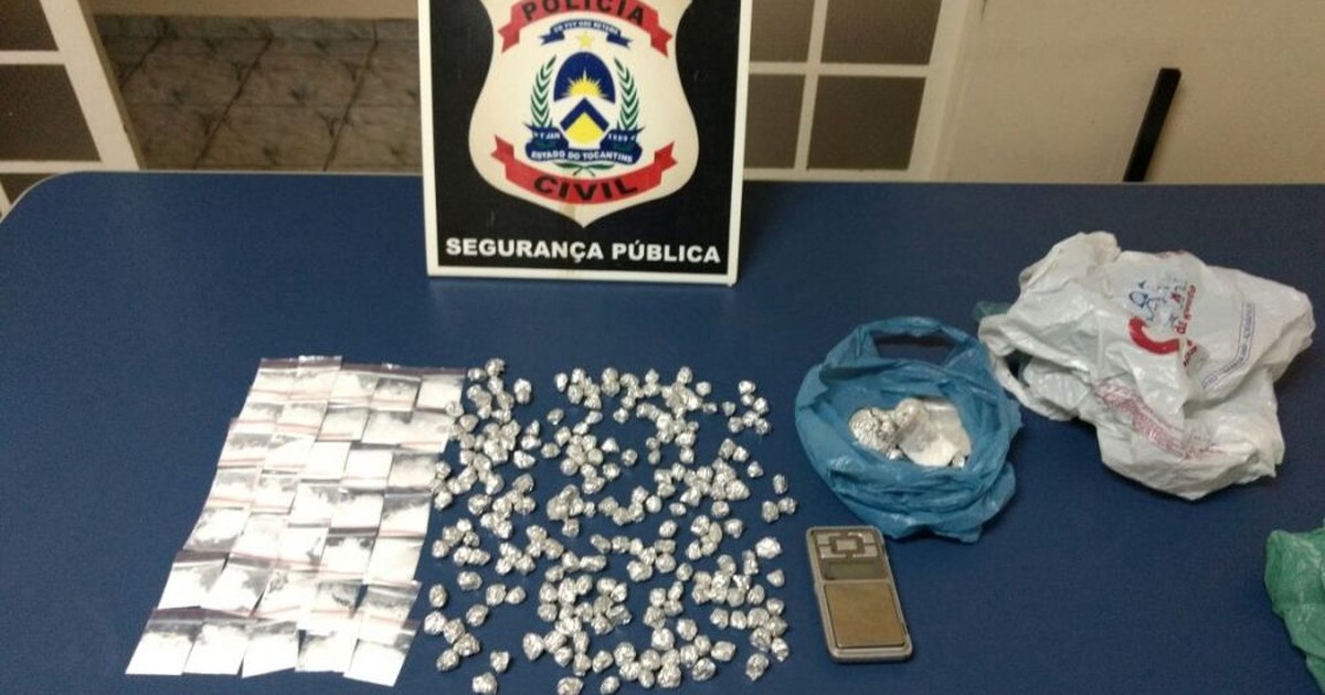 G Pol Cia Prende Quatro Pessoas E Mais De Pedras De Crack Em