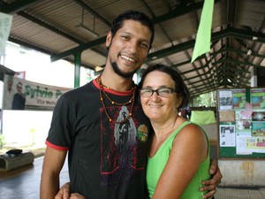 Javier Rafael Monagas Monagas e a Tia da Trufa na Ufam (Foto: Girlene Medeiros /G1 AM)