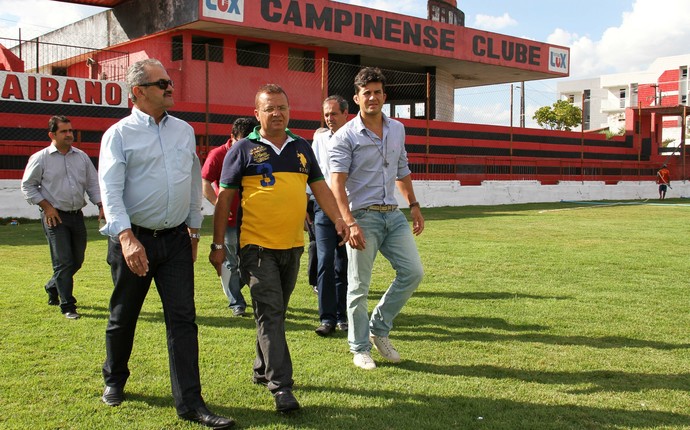 Vistoria do Ministério Público ao Estádio Renatão, em Campina Grande (Foto: Nelsina Vitorino / Jornal da Paraíba)
