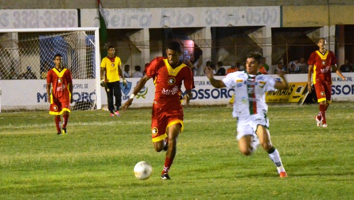 Ricardo Lopes marcou o primeiro gol do Globo FC na final da Copa FNF (Foto: Alcivan Costa/Gazeta do Oeste)