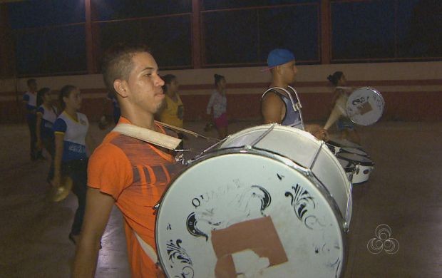 Estudantes ensaiam há quatro meses para apresentação da banda (Foto: Amapá TV)