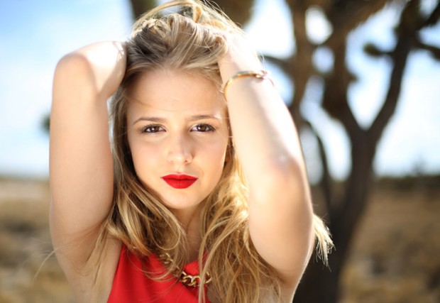 EGO Filha de Fernando Scherer posa de vestido vermelho no deserto notícias de Ego Teen Isabella Scherer ~ EGO Filha de Fernando Scherer posa de vestido vermelho no deserto notícias de Ego Teen
