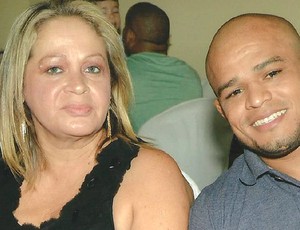 Iliarde Santos (MMA) com a mãe, Dona Dalva (Foto: Arquivo Pessoal)