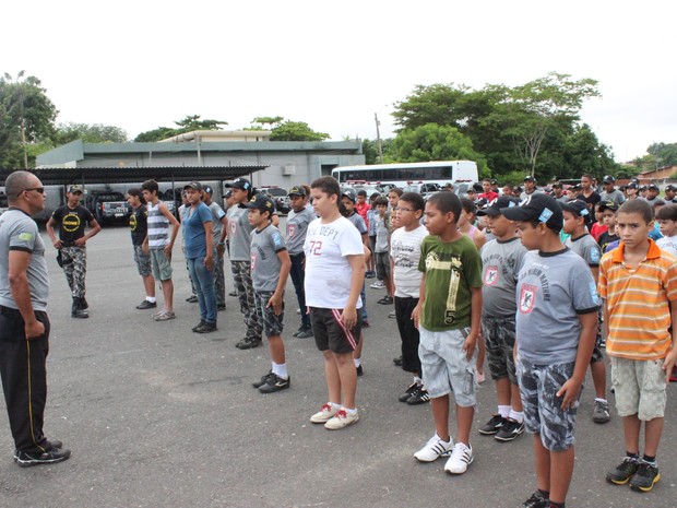 Pelotão Mirim atende 500 crianças, jovens e adolescentes carentes de 7 a 14 anos (Foto: Ellyo Teixeira/G1)