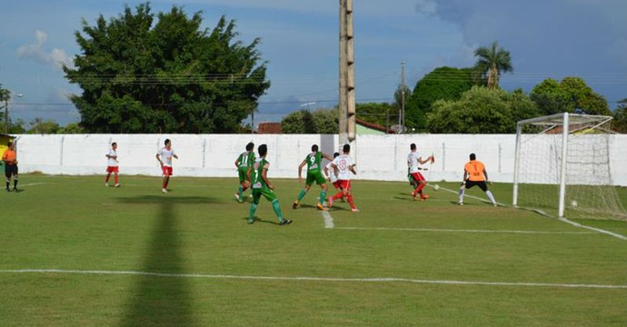 Colinas e Guaraí empataram em 3x3 no estádio Bigodão (Foto: Erlam Andrade/Divulgação) Colinas e Guaraí empataram em 3x3 no estádio Bigodão (Foto: Erlam Andrade/Divulgação)