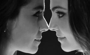 Nova exposição da Marina retrata casais em sua intimidade; confira as fotos! (Em Família / TV Globo)