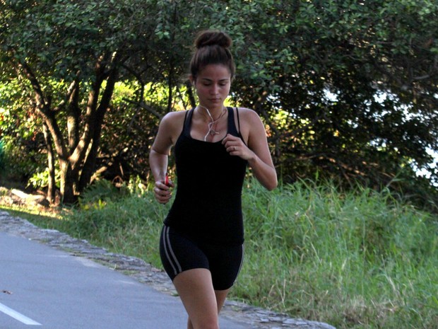 Nanda Costa corre na Lagoa (Foto: Henrique Oliveira / Foto Rio News) Nanda Costa corre na Lagoa (Foto: Henrique Oliveira / Foto Rio News)