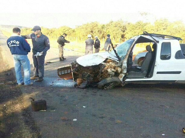 Cinco pessoas morreram em acidente em Pimenta (Foto: Polícia Militar Rodoviária/Divulgação)