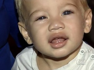 Daniel, de 1 ano e 5 meses, luta há quatro meses por cirurgia nos olhos em Rio Verde, Goiás (Foto: Reprodução/ TV Anhanguera)