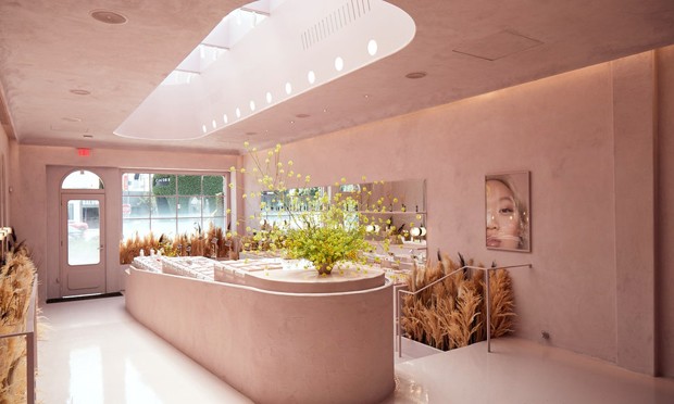 Nova loja da Glossier em Los Angeles tem interiores millennial pink (Foto: Divulgação)