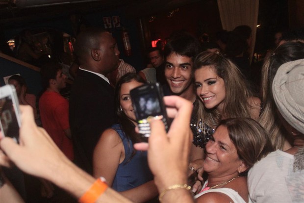 Fani em festa do BBB13 na boate Nuth, no RJ (Foto: Derick Abreu / Photo Rio News)