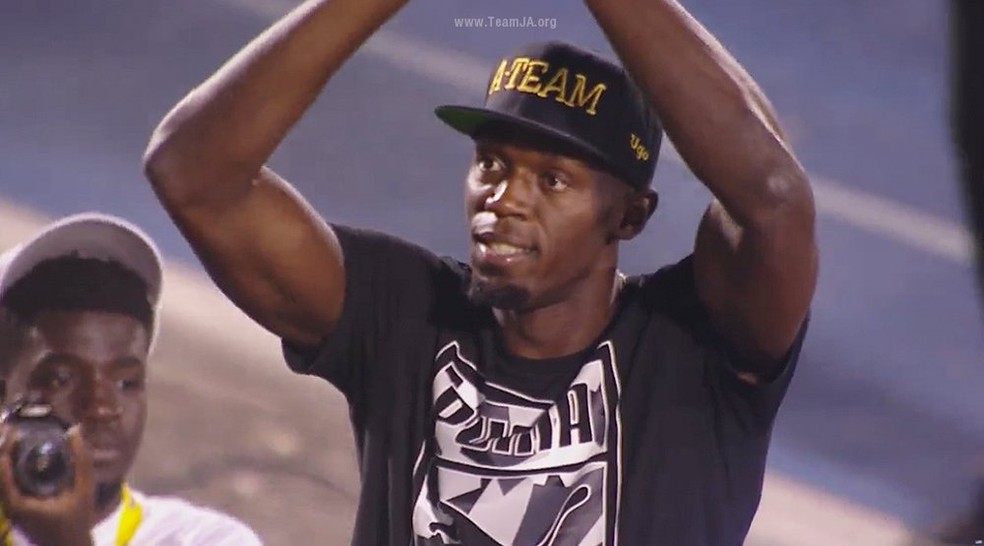 Usain Bolt foi muito aplaudido ao chegar ao estádio (Foto: Reprodução Twitter)