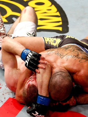 Renan Barão vence luta do UFC contra  Michael McDonald (Foto: Getty Images)