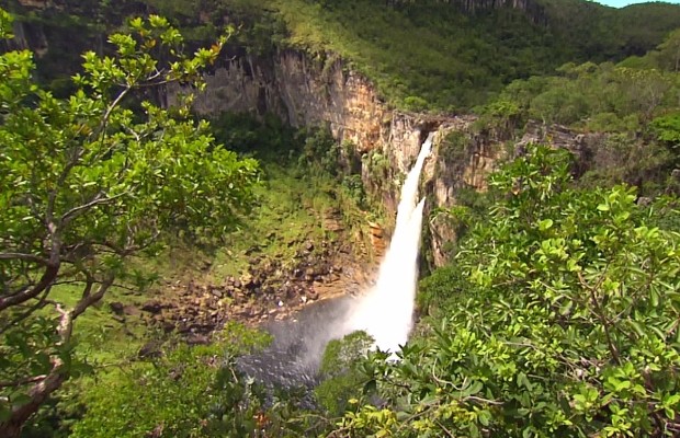 Cachoeira de 120 metros da Chapada dos Veadeiros, Goiás (Foto: Reprodução/TV Anhanguera)