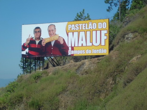 Paulo Maluf é garoto propaganda de pastelaria em Campos do Jordão. (Foto: Paulo de Marco/Divulgação)