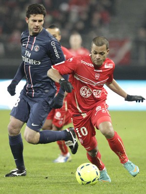 Diossevi e thiago Mota, Valenciennes e PSG (Foto: Agência Reuters)