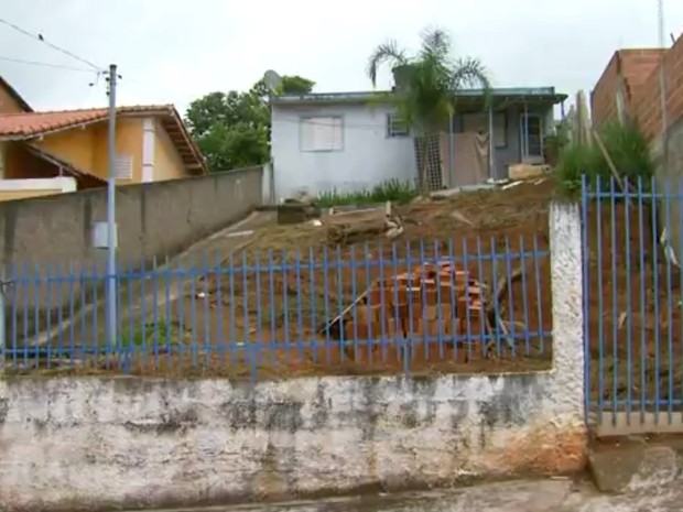 Bebê de apenas 7 meses morava nesta casa com os pais em São Lourenço (MG) (Foto: Reprodução EPTV) Bebê de apenas 7 meses morava nesta casa com os pais em São Lourenço (MG) (Foto: Reprodução EPTV)