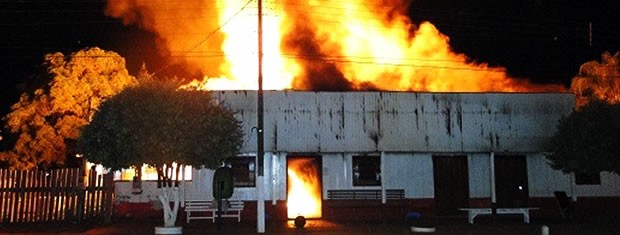 incêndio em hotel em Aripuanã (Foto: Cleverson Veronese/Top News)