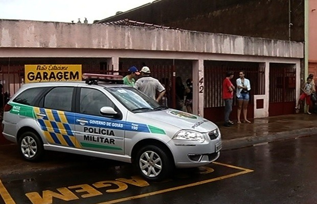 Homem é suspeito de matar a ex e depois se enforcar em Itumbiara,  Goiás, diz polícia (Foto: Reprodução/TV Anhanguera)