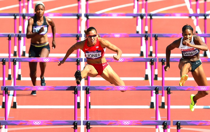 LoLo Jones na prova dos 100m com bareiras (Foto: AFP) LoLo Jones na prova dos 100m com bareiras (Foto: AFP)
