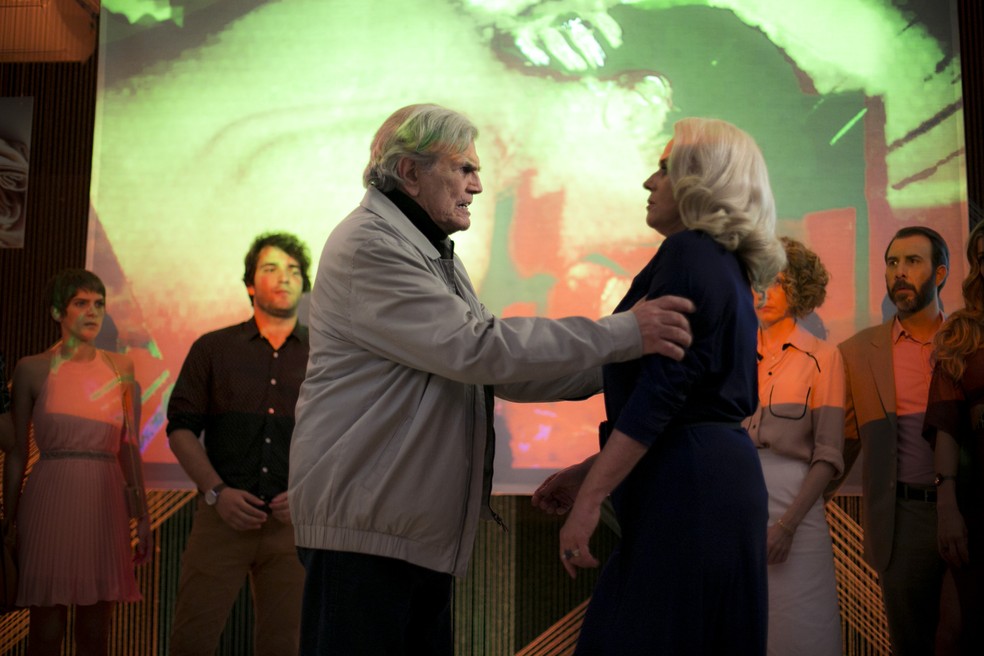 Mág fica chocada ao ouvir acusações de Fausto (Foto: Raphael Dias/Gshow)