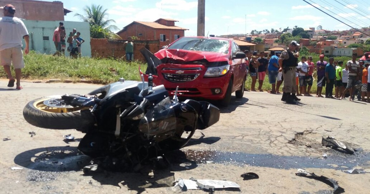 Homem morre em Montes Claros após colidir motocicleta contra carro - Globo.com