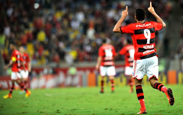 Hernane Flamengo e Vitória  (Foto: Dhavid Normando / Futura Press)