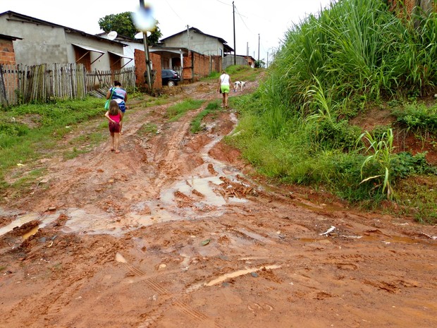 Morador diz que problema se estende a todas as ruas do conjunto (Foto: Arquivo pessoal)