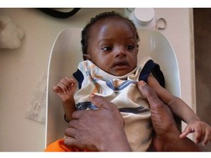 Certidão de nascimento garante às crianças os direitos e serviços básicos, com educação (Foto: AFP)