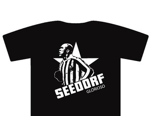 camisa Seedorf Botafogo comemorativa (Foto: Pedro Padilha)